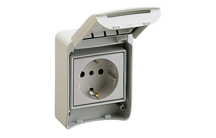 81141 PISTIKUPESA 2P+PE 16A IP55 KAEDRA