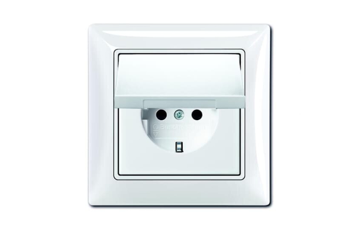 20EUCKD-94-507 1-NE PISTIKUPESA IP44 KMPL RAAMIGA VALGE BASIC